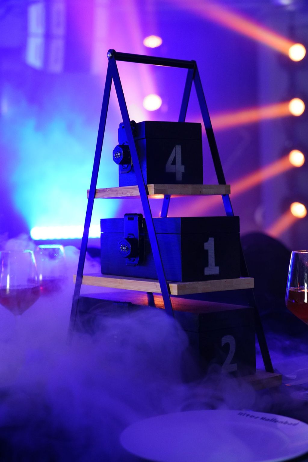 Partybeleuchtung mit Bühne und Rauch